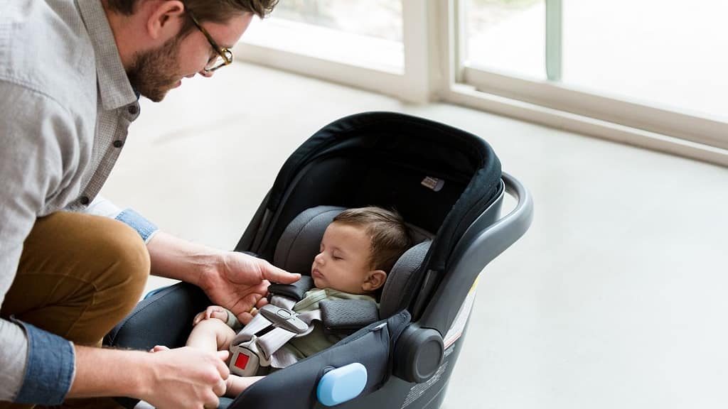 How to Keep Baby Cool In Their Car Seat by strollerforbabies.com 