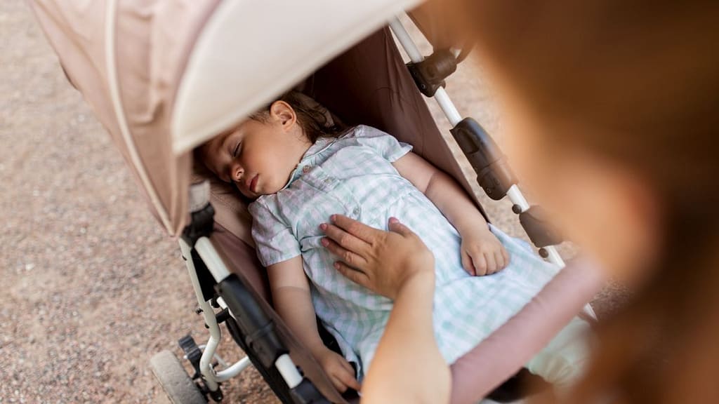 is it safe for baby to sleep in stroller by strollerforbabies.com 